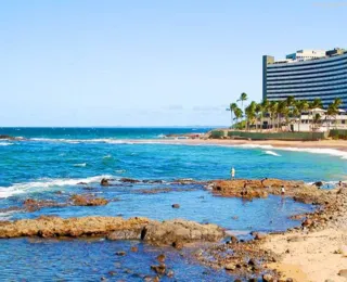 Corpo é encontrado em estado de decomposição em praia de Salvador