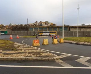 Cratera: trânsito é afetado na Otavio Mangabeira; saiba como desviar