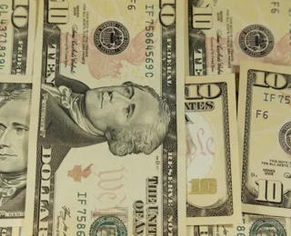 Dólar sobe para R$ 5,65 com turbulências no mercado externo - Imagem