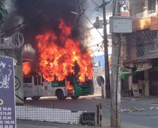 Dupla é presa suspeita de atear afogo em ônibus em Salvador