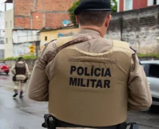 Em fuga da polícia, homem invade casa, pula da janela e quebra o pé