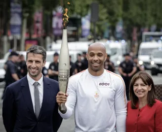 Em meio a dúvidas de poluição, Prefeita de Paris vai nadar no Rio Sena