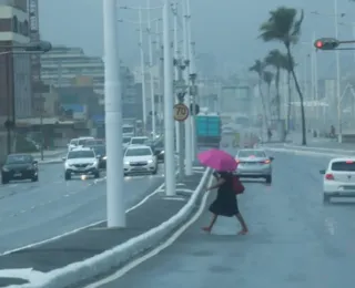 Em poucas horas, chuva já causa transtornos em Salvador