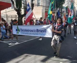 Escoteiros dão show no desfile do 2 de Julho