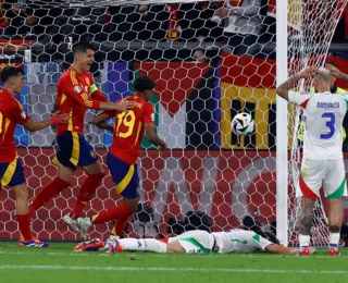 Espanha vence Itália com gol contra e avança às oitavas da Eurocopa
