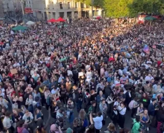 Esquerda surpreende na França; Extrema-direita fica em terceiro