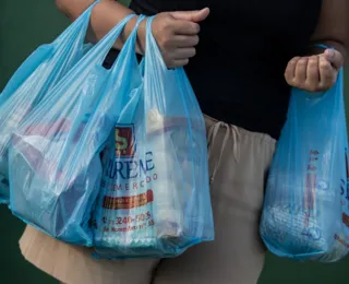 Estabelecimentos comerciais ainda podem cobrar por sacolas plásticas