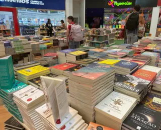 Feira faz promoção de livros por R$ 15 em Salvador