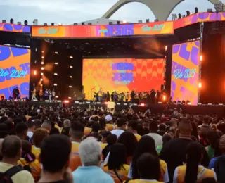 Fiéis lotam a Praça da Apoteose para participar da Marcha para Jesus