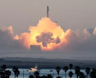 Foguete da Space X explode durante missão