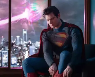 Fotos de set revelam uniforme completo do Superman em novo filme; veja