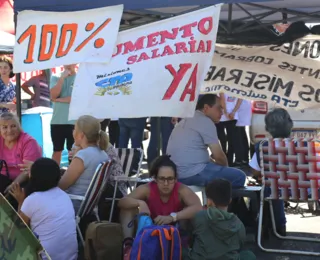 Funcionários públicos completam 6º dia de protestos na Argentina