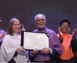 Gil recebe novo título de 'doutor honoris causa' e se emociona