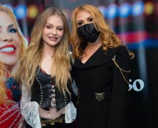 Homem invade palco com Joelma e Luísa Sonza em show