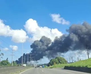 Incêndio em galpão na RMS é controlado; Bombeiros atuam no rescaldo