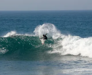 Litoral de Lisboa: entre águas calmas e picos de surfe com altas ondas