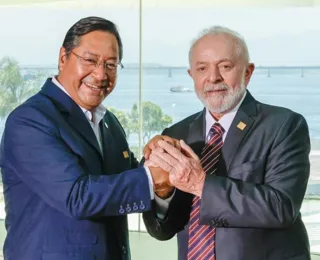 Lula chega à Bolívia e expressa desejo de cooperação
