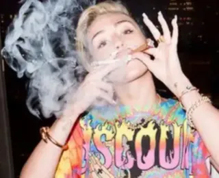 Miley Cyrus diz que mãe fuma maconha "potente": "Muito pesada"