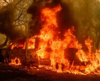 Milhares de pessoas são evacuadas por incêndio na Califórnia