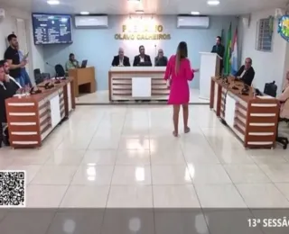 Mulher grávida 'invade' Câmara e exige que vereador reconheça filho