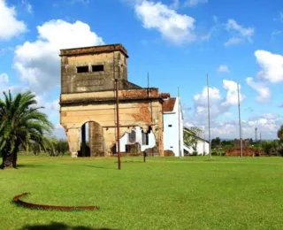 Museu guarda documentos molhados em frigorífico no RS