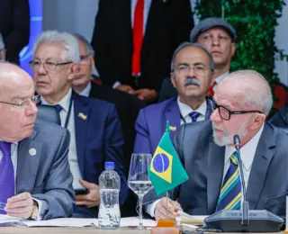 “Não há atalhos à democracia”, diz Lula no Mercosul