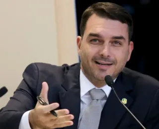 Flávio Bolsonaro ataca denúncia da PGR contra o pai: “Delírio"