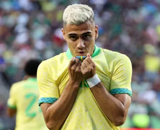 Nascido na Bélgica, meia celebra primeiro gol pela Seleção Brasileira