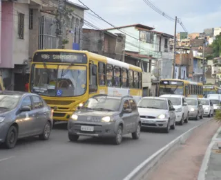 Ônibus rodam na Av. Suburbana após incêndio e policiamento é reforçado