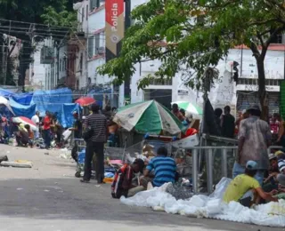 PL que prevê multa para quem doar comida na rua em SP