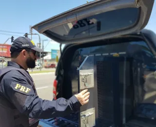 PRF aborda carro de luxo e procurado por violência doméstica é preso