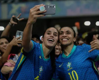 Parceiras de clube, Rafaelle e Marta vivem momento especial na Seleção