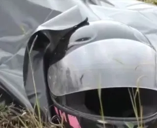 Passageiro morre e motociclista fica ferido após batida com caçamba