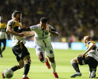 Pênaltis? Veja a análise do VAR durante partida entre Criciúma e Bahia