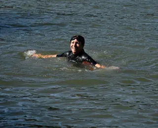 Prefeita de Paris mergulha no rio Sena a nove dias dos jogos; confira