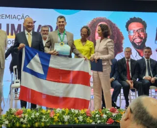 Professor baiano recebe medalha de ouro em olimpíada de matemática