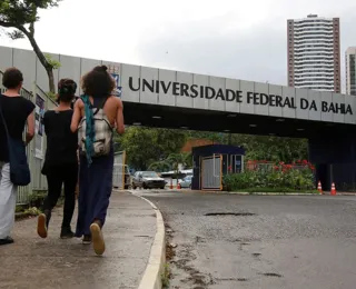 Professores universitários em greve avaliam proposta do governo
