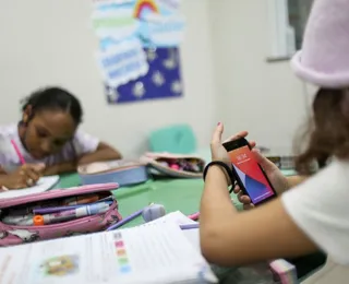Proibição do uso de celulares nas escolas de Salvador divide opiniões