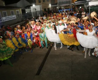 Quadrilhas juninas mantêm tradição centenária da festa