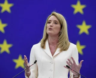 Roberta Metsola é reeleita presidente do Parlamento da UE