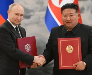 Rússia e Coreia do Norte assinam acordo de defesa