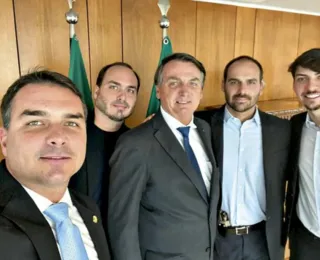 Saiba como filhos de Bolsonaro usaram Abin paralela para fins pessoais