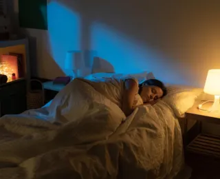 Saiba qual posição de dormir favorece saúde cerebral