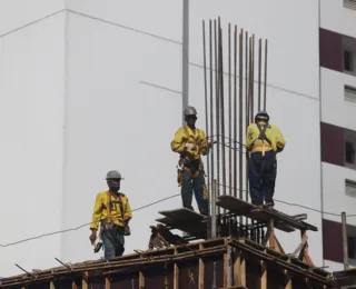 Setor da construção é o que mais emprega na Bahia