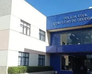 Suspeito de esfaquear mãe e filha se apresenta à polícia