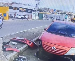 Homens roubam carro e sofrem acidente em Salvador