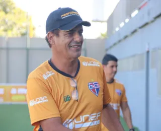 Treinador de vários clubes baianos, Barbosinha morre aos 59 anos