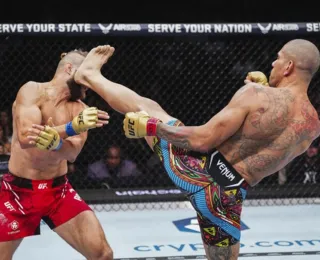 UFC: Poatan atropela Jiri Prochazka com 'chutaço' e defende cinturão