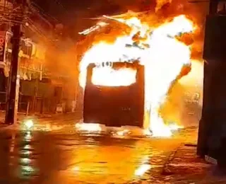 Vídeo: ônibus é incendiado por traficantes em São Marcos