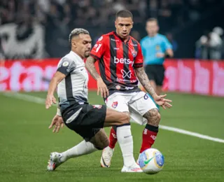 Vitória faz bom jogo, mas sofre gol no fim e perde do Corinthians